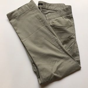 Theory men’s khaki pants. A bit worn. Size 33.